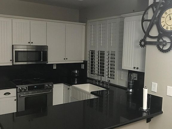 Kitchen/ bar sitting