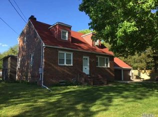 207 Little Plains Rd, Huntington, NY 11743