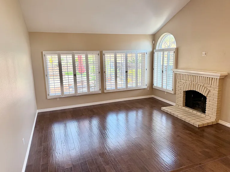 2134 Merlyn Pl — Photo 3