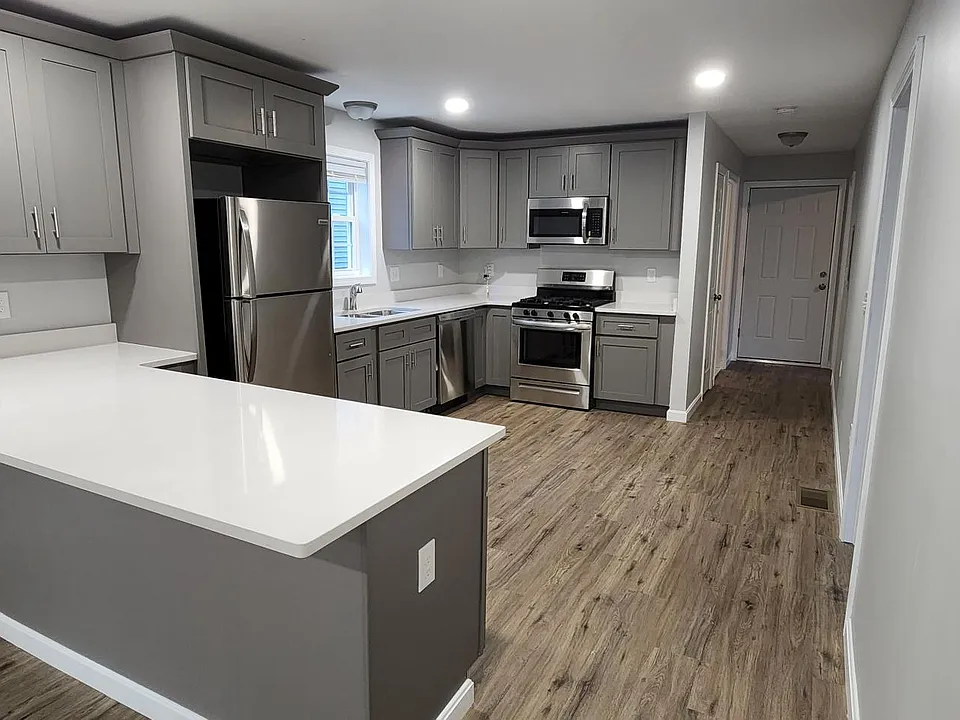 27 Douglas Ave #2