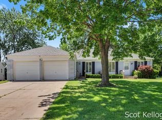 5959-5961 Crestmoor Dr SE, Grand Rapids, MI 49508