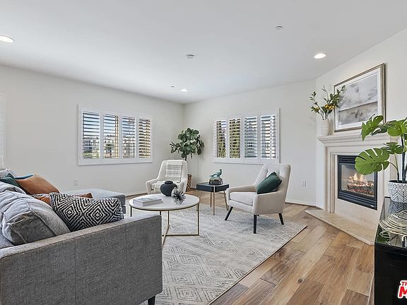 3rd image of 1629 S Armacost Ave #303