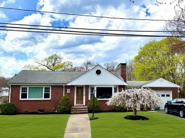 106 Mishawum Rd, Woburn, MA 01801