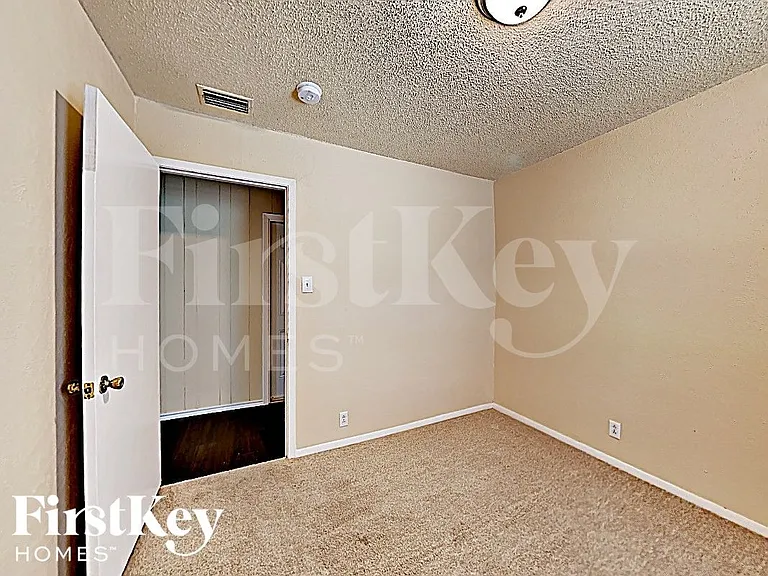 13630 Onyx Ln — Photo 9