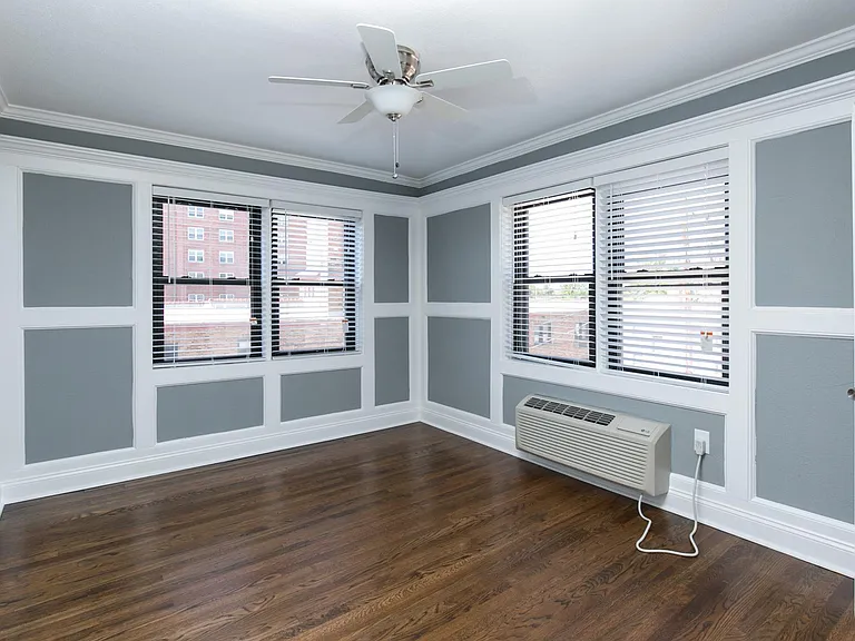 Plaza Terrace Apartments — Photo 9