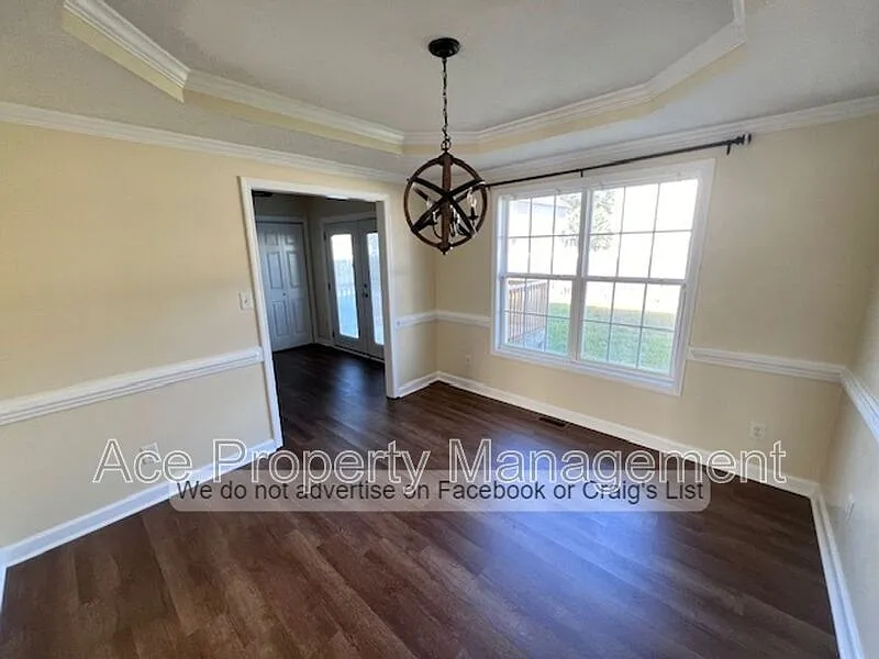 4 bed, 2.5 bath, 2010 sqft, $2,055 — Photo 3