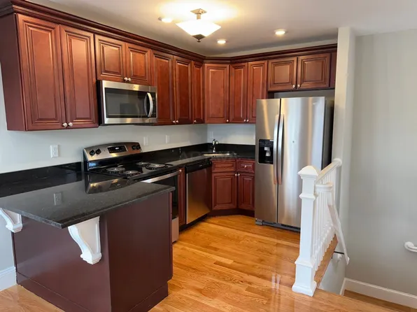 43 Hamilton St #4, Medford, MA 02155