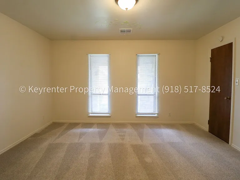 6828 E 47th St S — Photo 26