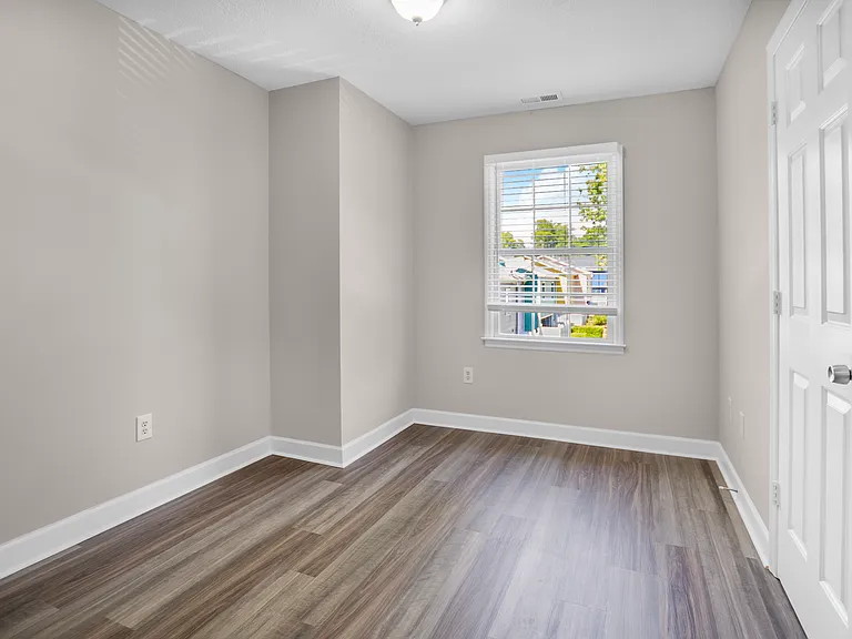 2020 Lasalle St — Photo 10