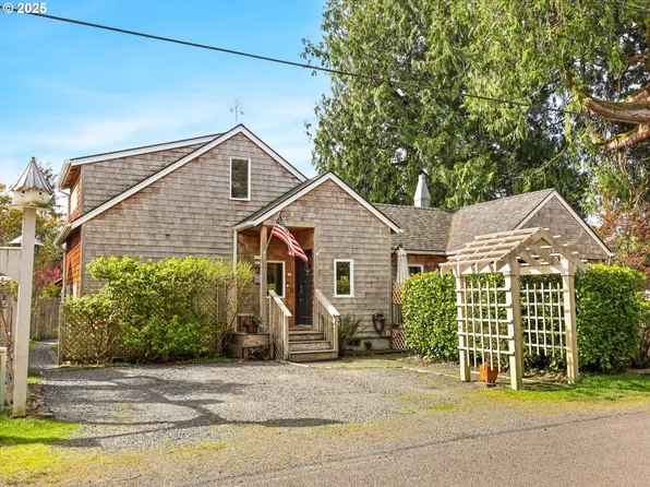 777 G St, Gearhart, OR 97138
