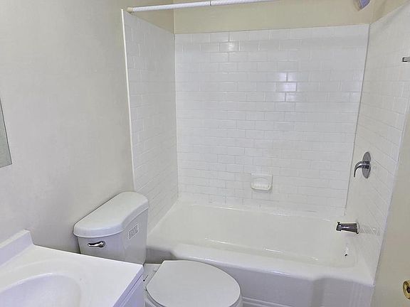 5th image of 1516 F St NE APT 3