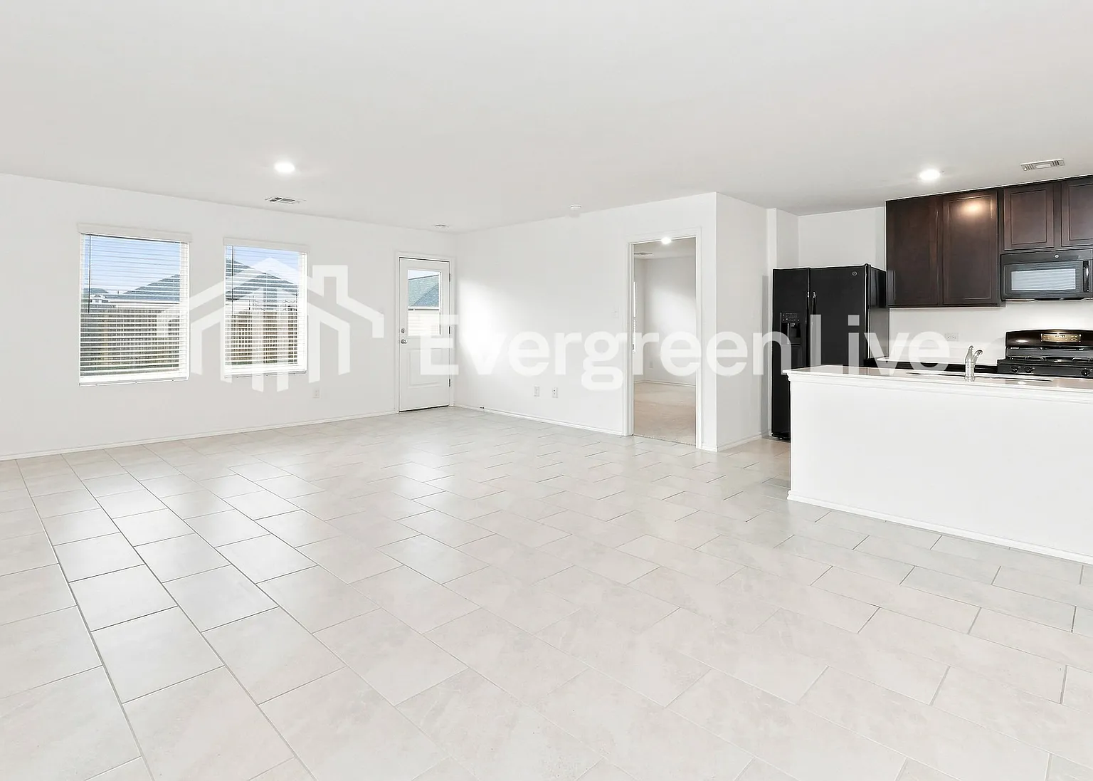 4 bed, 2.0 bath, 1784 sqft, $1,595 — Photo 2