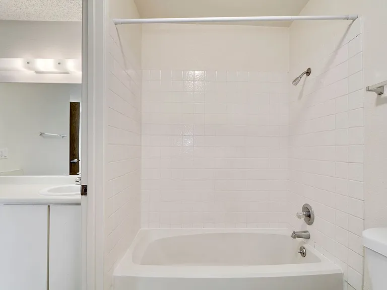 Clubside Apartments — Photo 8