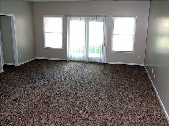 3rd image of 1308 McCormicks Cir #1308