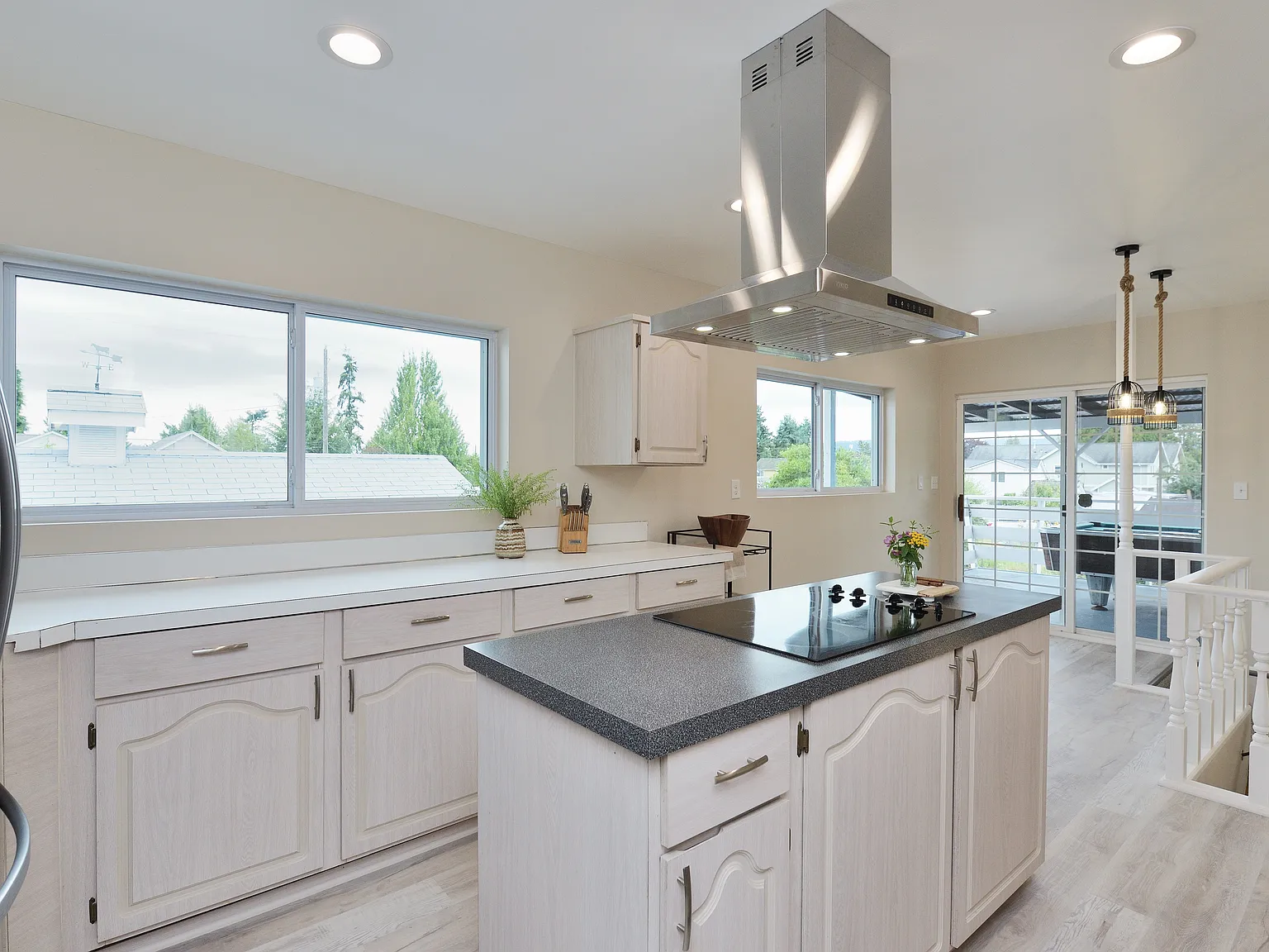 2 bed, 1280 sqft, $2,100 — Photo 4