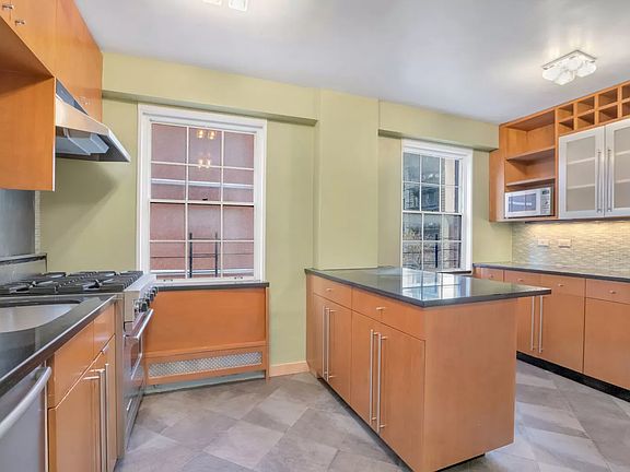 3rd image of 10 W 15th St APT 605