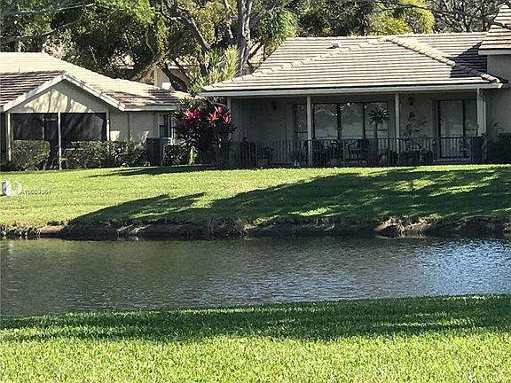 2nd image of 3361 Lake Shore Dr