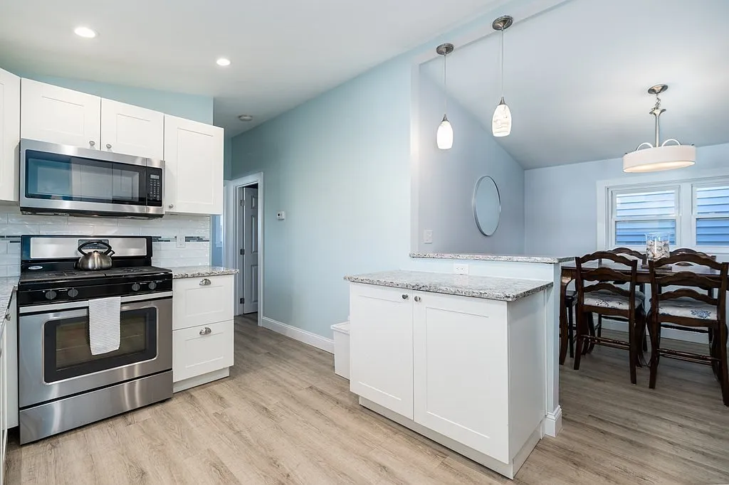 2 bed, 1.0 bath, 840 sqft, $2,800 — Photo 3