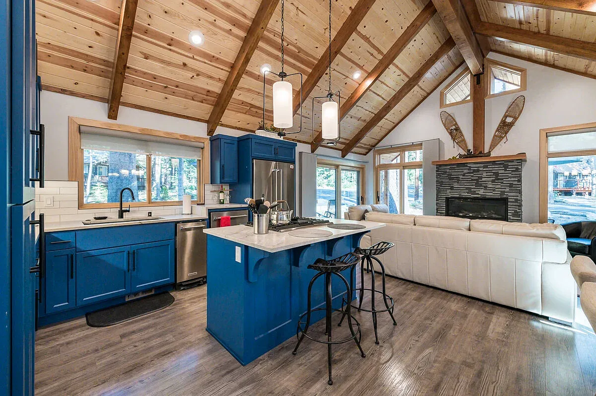 6235 Chamberlands Drive — Photo 4