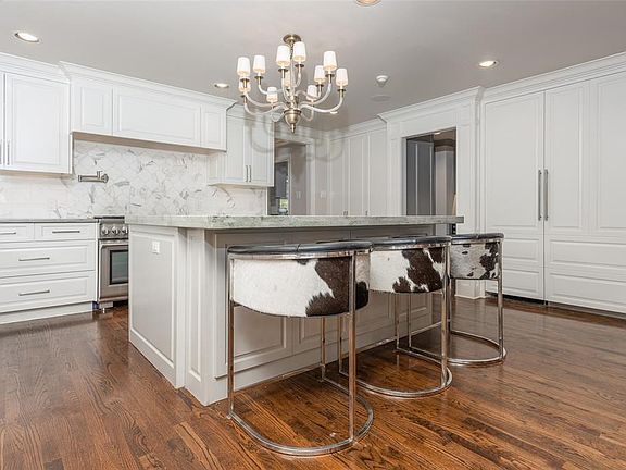2nd image of 3804 Overton Park Dr W