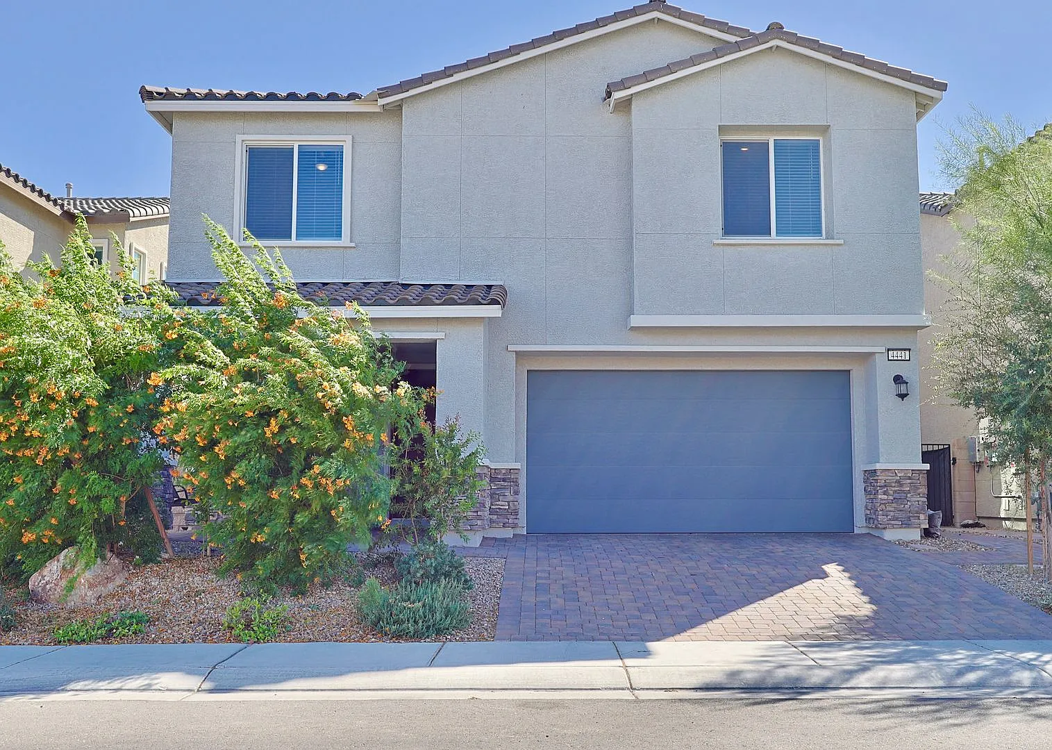 Newer home with Flex Space/Casita, Pool and Solar in Valley Vista! — Photo 1
