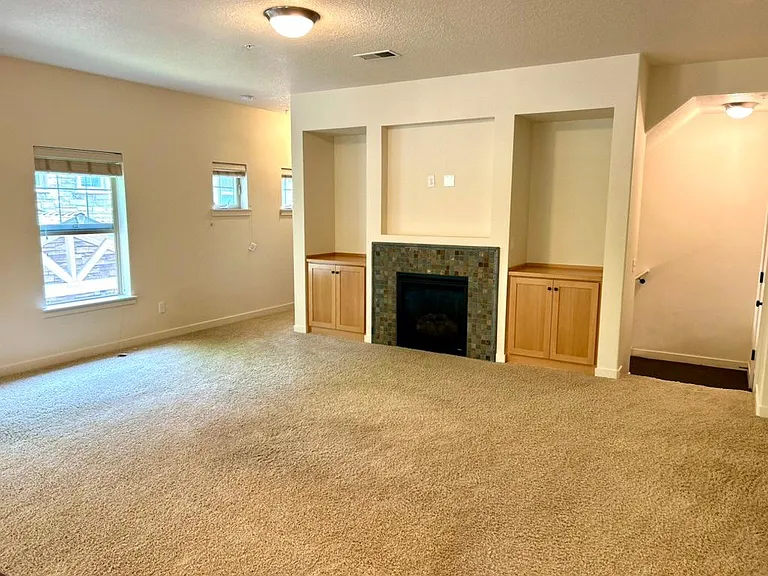 8005 NE Rockne Way — Photo 9