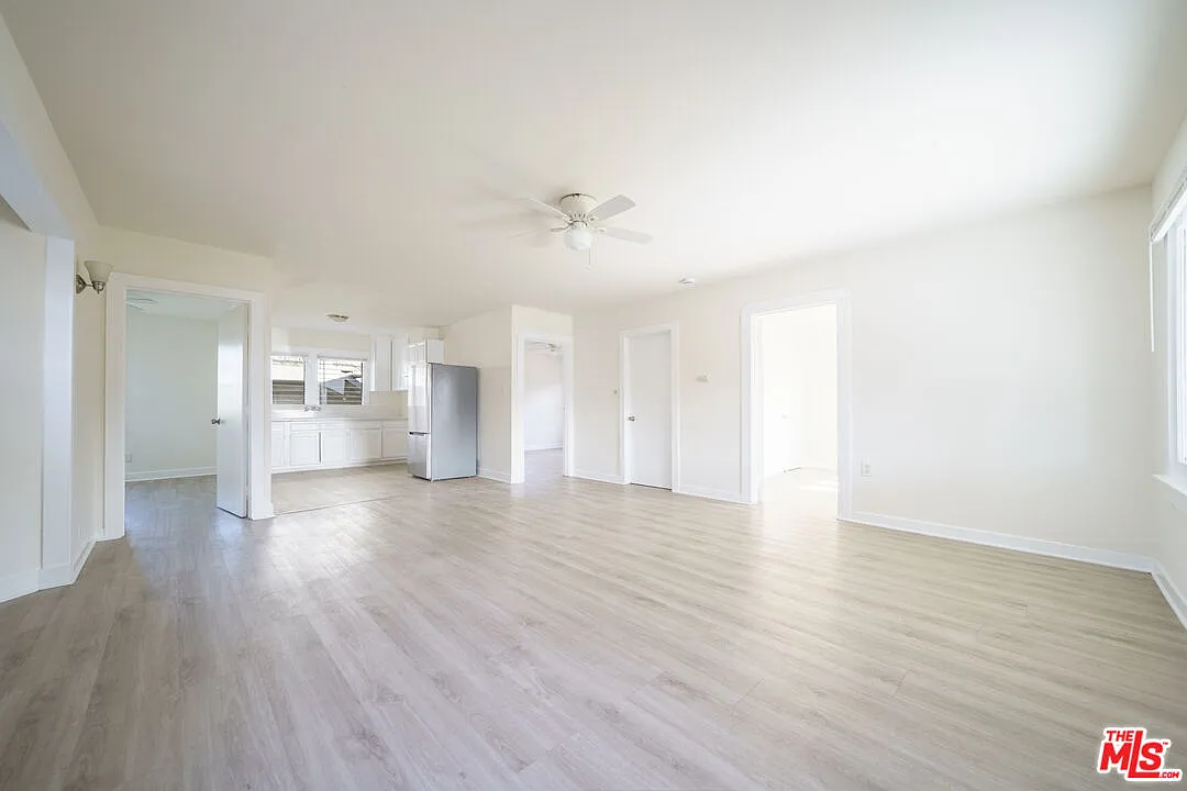 3 bed, 1.0 bath, 1000 sqft, $3,500 — Photo 3