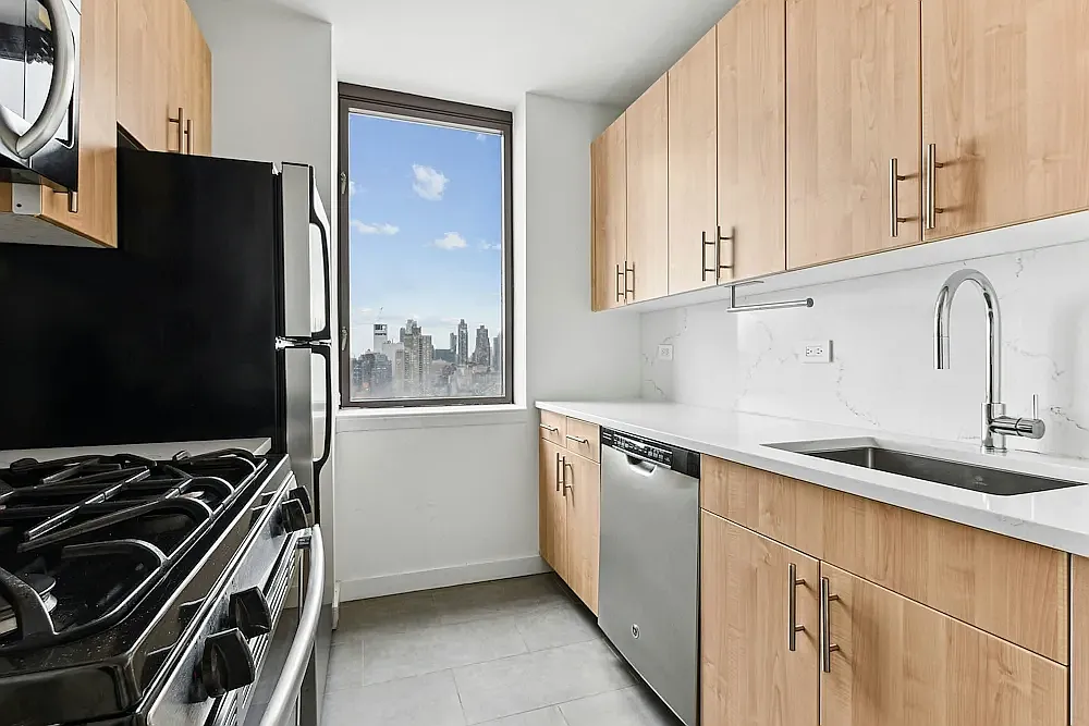 520 West 43rd Street — Photo 2
