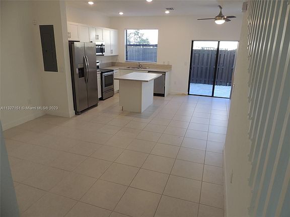 4th image of 829 NE 211th St #829
