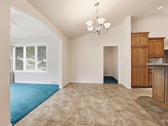 3rd image of 89 Penbrook Cir