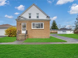 8 Broezel Ave, Lancaster, NY 14086