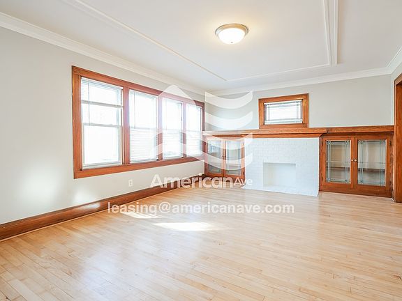 1588012_002_wm_-_living_room_13576304.jpg