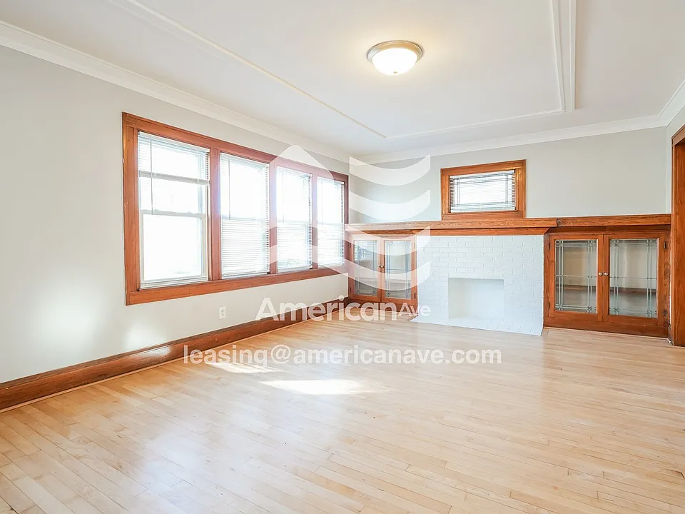 1588012_002_wm_-_living_room_13576304.jpg
