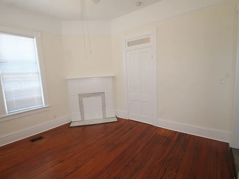 1008 Barnard St — Photo 3