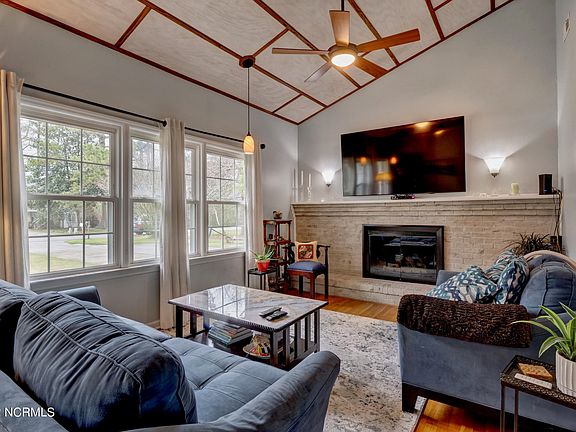 2nd image of 421 Clearbrook Dr