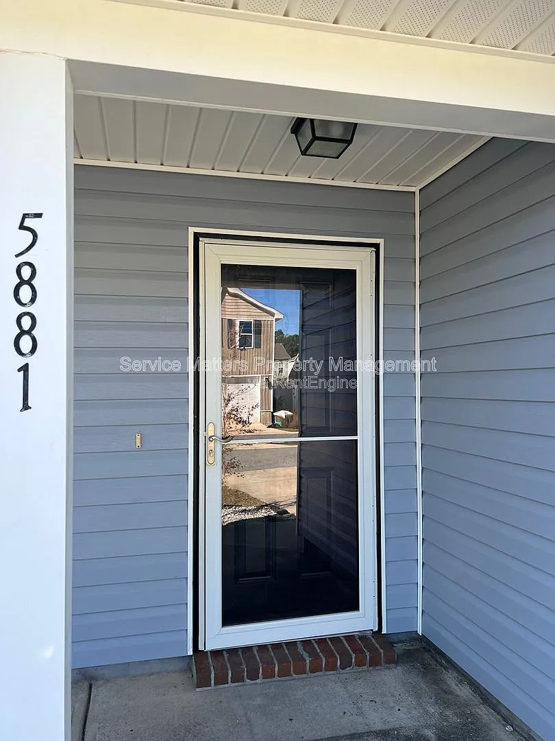 4 bed, 2.5 bath, 2432 sqft, $2,175 — Photo 4