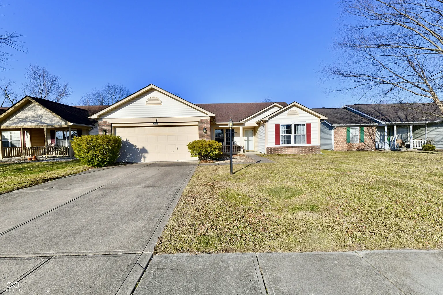 928 N Mill Run Blvd photo 1
