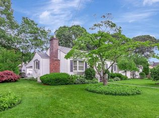 207 5th St, Saint James, NY 11780
