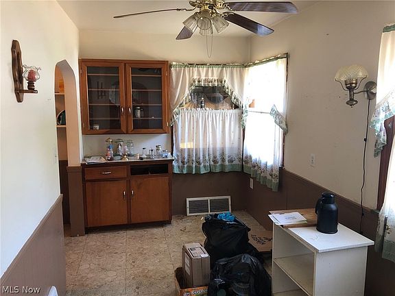 3rd image of 1379 Whittlesey Ave