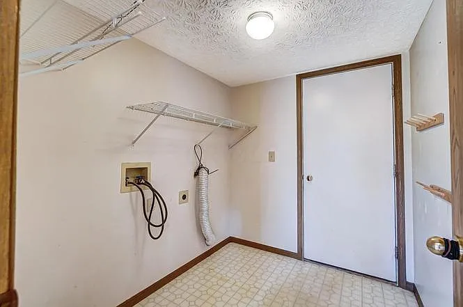 2444 Highlandtown Dr — Photo 8