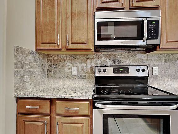 4th image of 7194 Caley St