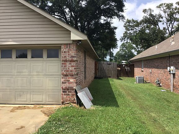 2nd image of 1305 Hudson Pl