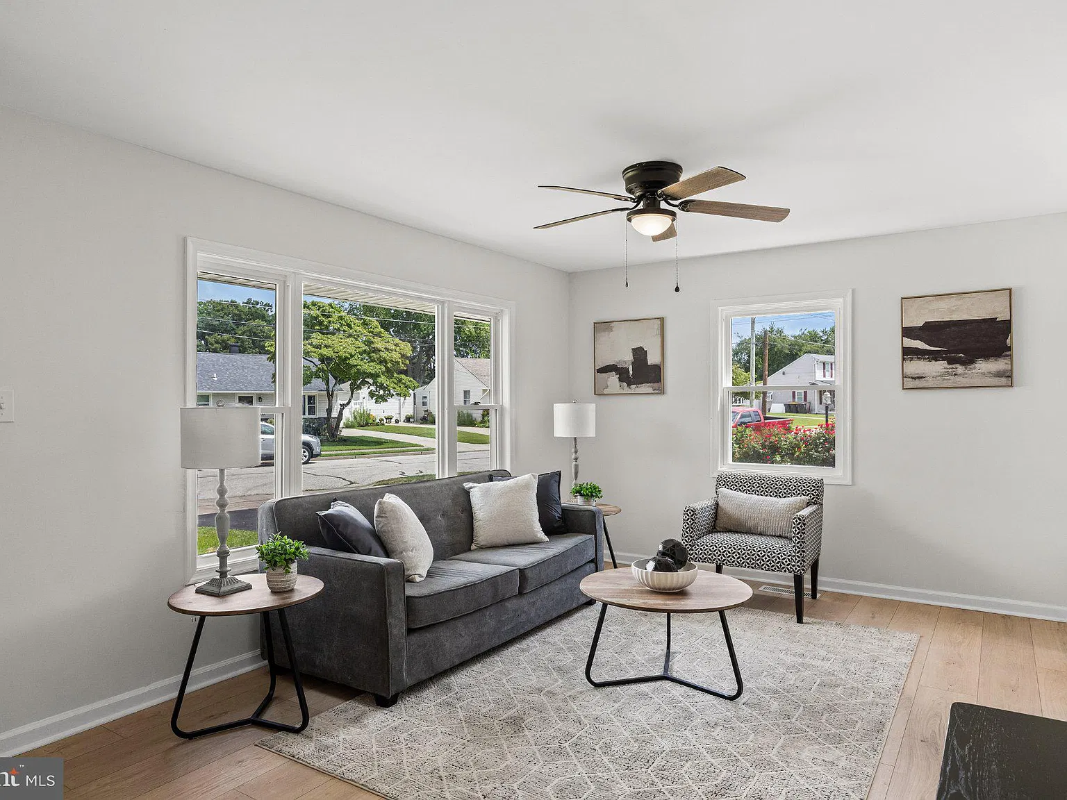 3 bed, 1.0 bath, 912 sqft, $2,750 — Photo 3