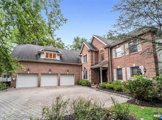 136 Tappan Rd, Norwood, NJ 07648