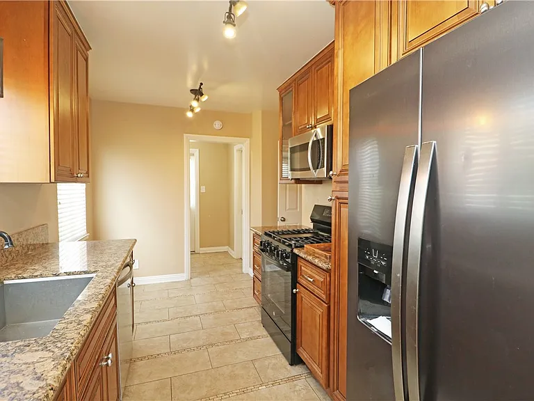 412 Catalpa Ave — Photo 8