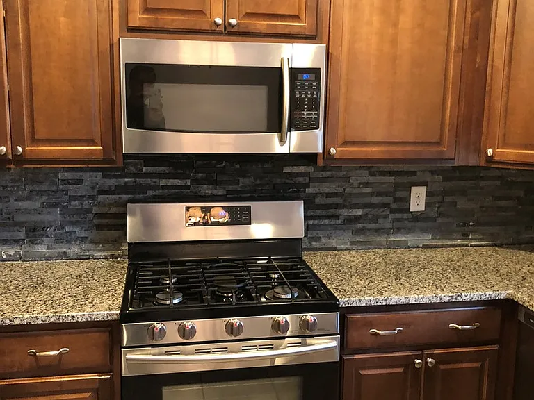1010 Green Valley Rd SW — Photo 7