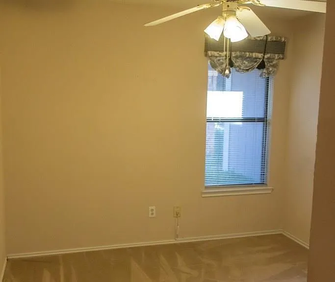 557 Grace Ln — Photo 3