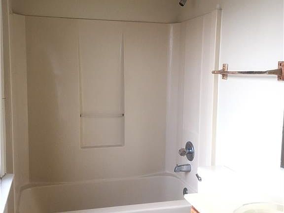 3rd image of 537 W 20th St APT 202