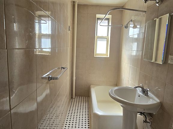 5th image of 6712 Yellowstone Blvd APT D16