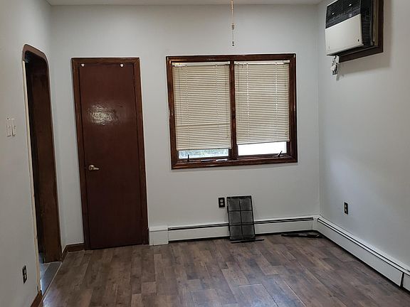 3rd image of 25 W 53rd St